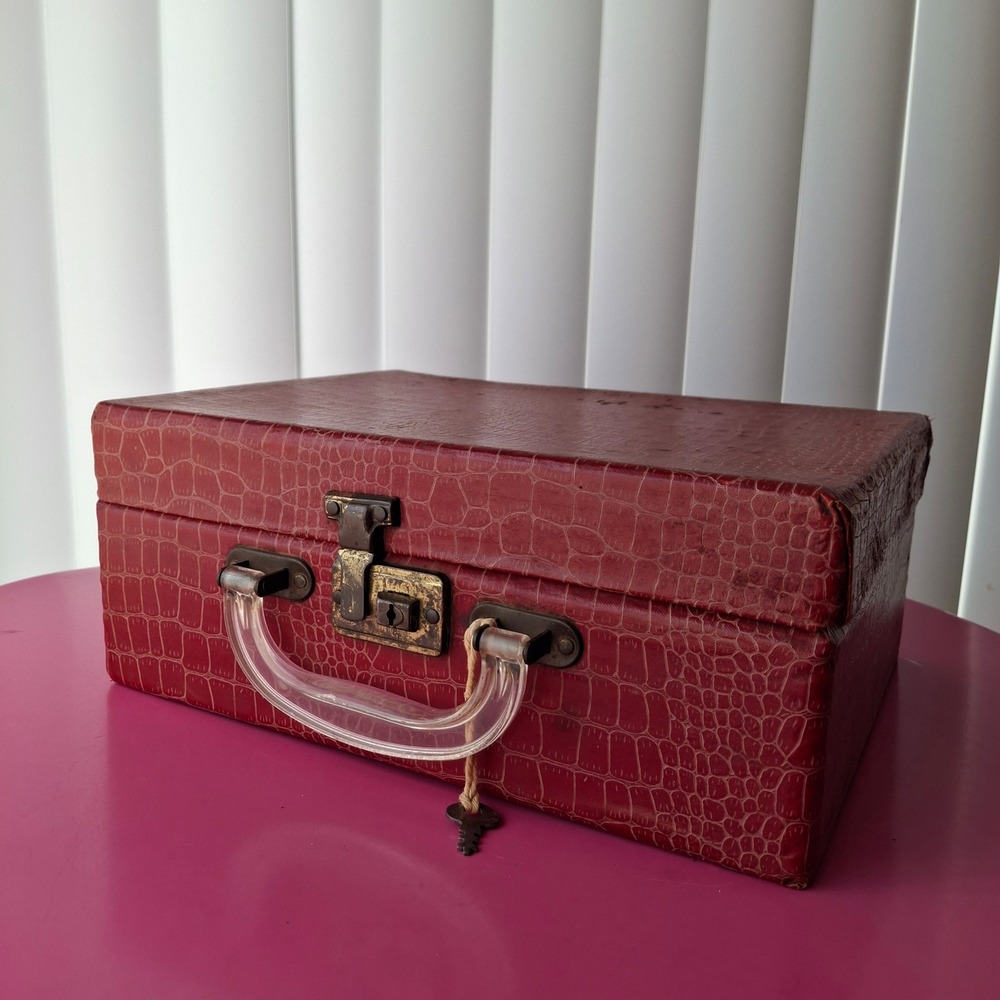 Vintage Red Faux Croc Overnight Train Case Lucite Handle Hurd Co Kansas City MO